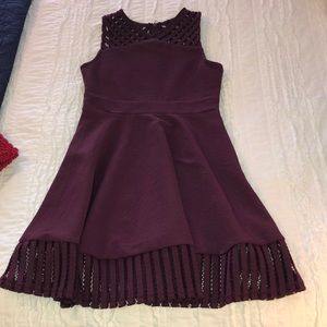 Sleeveless formal maroon v neck dress
